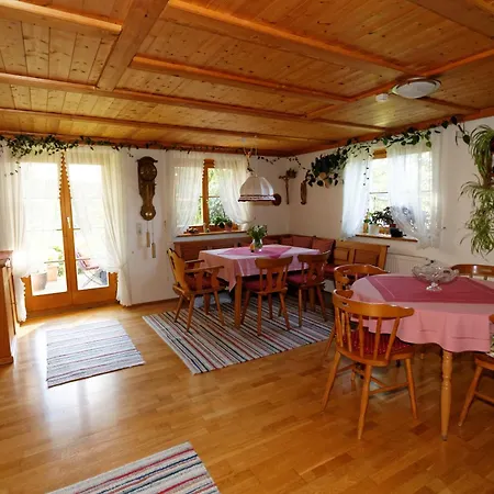 Rum i privatbostad Gaestehaus Moeschel Weiler-Simmerberg