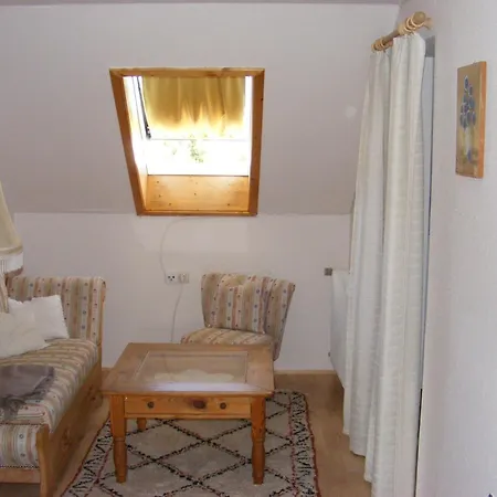 Δωμάτια σε οικογενειακή κατοικία Gaestehaus Moeschel *